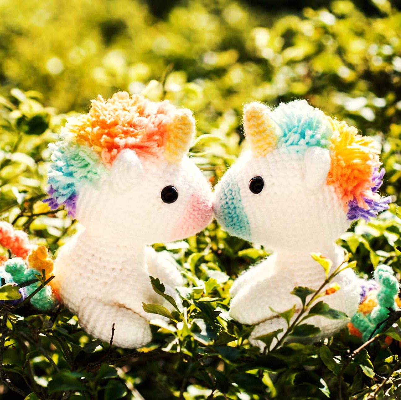gestrickte Einhörner _ Foto by TinyHole, Flickr